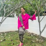 Liyana Jasmay Instagram – Baju dan kain from Datin Habsah. 
Angan angan nak jadi Datin Liyana🌸