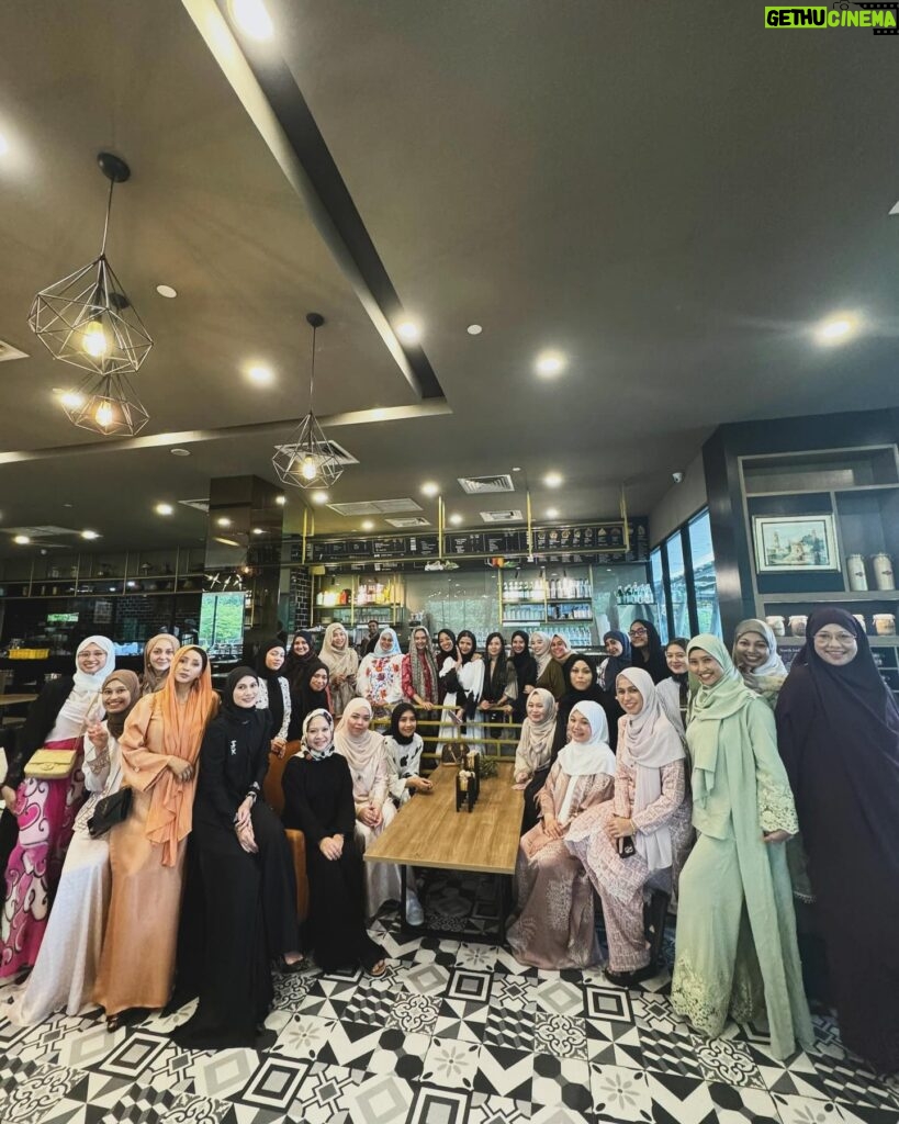 Liyana Jasmay Instagram - Alhamdulillah for #Imanclub sisters🫶🏻 Beyond grateful for this rizq of wonderful community of sisterhood.