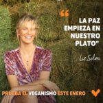 Liz Solari Instagram - Hablar de Paz con un ser muerto en nuestro plato es incoherente. Yo lo fui por 26 años de mi vida. Hace 12 años elegí alinear mis pensamientos con mis acciones. Hace 12 años elijo que mi plato esté lleno de vida. Para mi el veganismo es un paso (de tantos más) que damos cuando somos concientes de que la vida de otro ser es tan importante y necesaria en esta creación como la nuestra. Jesús nos dejó una Regla de Oro: “Trata a otros como quisieras ser tratado”. Esto incluye a otros humanos, a los animales y a la Tierra. Te invito a probar el #veganismo junto a @veganuaryespanol en Enero. Te invito a que taguees a la persona que te motivo a dejar de comer animales. Gracias @cherchevalier_author por inspirarme. 🙏🏻🌎❤️🌱🐾🧘‍♀️✨ #veganismo #veganuary #NocheDePaz #Navidad #Jesus #Conciencia #Paz #Compasión #AmorAnimal