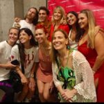 Liz Solari Instagram - Carrete #LeySintientes en el #CongresoArgentino Eramos muchos más. Pero este carrete tiene limites. 🥰 Gracias de corazón a TODOS los que vinieron. Y a vos que nos apoyas desde casa. ❤️ Si amas los animales 👉🏽 Firmá y compartí la petición de @leysintientes en @change_ar link directo en Bio. Juntos vamos a cambiar la historia. 🙏🏻❤️‍🔥🐾✍️✊🏼 #LeySintientes #SentientLaw #Argentina #DerechosAnimales #AnimalRights
