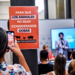 Liz Solari Instagram - Honrada de levantar mi voz junto a #PhilipLow @juancarloslosadavargas @maximomazzocco, hombres que admiro por su inmenso, dedicado y unico labor por los animales y la Tierra. Gracias de corazón a cada persona que trabaja en pos de esta causa. Juntos haremos que @leysintientes sea ley en #Argentina Suma TU VOZ, Firmá la petición link en Bio. 🙏🏻❤️‍🔥🐾✍️✨🫶🏽 📸@caherreraw Honoured to raise my voice together with #PhilipLow @juancarloslosadavargas @maximomazzocco, men I admire for their immense, dedicated and unique work for animals and the Earth. Heartfelt thanks to every person who works for this cause. Together we will make @leysintientes law. #LeySintientes #Derechosdelosanimales #Congresodelanacion