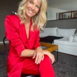 Liz Solari Instagram - Lista para un dia histórico para los animales. Nos vemos en el Congreso de la Nación para presentar oficialmente a nuestros representantes @leysintientes Look @mariagorof @gorof.official MakeUp @rikivalles Pelo @maiarohrer Style @natcecchinato 🙏🏻❤️‍🔥🐾🌱💃 #LeySintientes #SeraLey #DerechosAnimales #Argentina #LizSolari