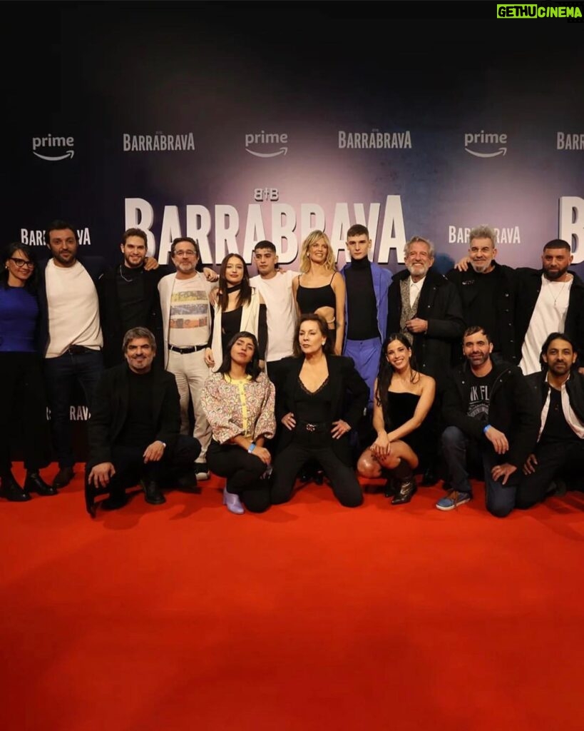 Liz Solari Instagram - Carrete de la Gran Premier de #Barrabrava ❤️‍🔥🎬💃 Gracias @jesusbraceras por confiar en mi para encarnar a Celeste. Felicitaciones a vos, a mis compañeros y a TODO el Gran equipo humano y de talentos que hizo esto posible. Y vos…Prepárate. 23 DE JUNIO @primevideolat Gracias a mi equipo de sueño: Look @_camilaromano St @natcecchinato H @nacholooezfagalde M @rikivalles Joyas @ciprianojoyas Cartera @rya.thelabel Botas @mono.fuk #Premier #TvSerie #PrimeVideo #LizSolari