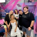 Liz Solari Instagram - Pasé por #EstamosEnUna @republicaz para hablar sobre @leysintientes y ponernos al día con mi querida @melchorlez y su equipo del amor @leandrosaifir @lelumendy @agusbattion. GRACIAS 🙏🏻🎤✨🌈🦄 Look @calandraoficial Acc @jj__jwl Estilismo @natcecchinato Pelo @maiarohrer Makeup @rikivalles