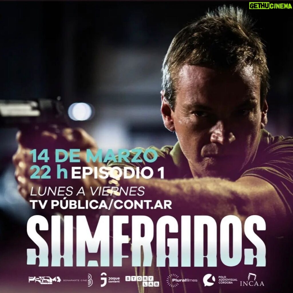 Liz Solari Instagram - Finalmente #Sumergidos #SerieTv estrena en Argentina después se emitirse en @paramountbrasil tendrá su merecido espacio en las pantallas argentinas.⁣ ⁣ No te lo pierdas 🎬 14 Marzo 22 hs en @tv_publica #Episodio1 #HayEquipo 🔥 @elclaurosa @pablo_brusa @bertolinimariano @guillepfening @jorgemarrale @juangilnavarro @celinafont @pablo.tolosa.77 @rcbertone @apita1967 @prisma_cine @pluralfilmes @jaquecontent @storylabarg @pao_suarezprod queridisima #Bonaparte @jorgealvarezcordoba 🙏🏻🎥✨