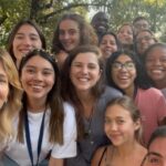 Liz Solari Instagram - Honrada de dar una charla junto a @gastonpauls22 en Roma para los Jóvenes de la Escuela Internacional Laudato Sí’ @scholasoccurrentes enfocada en el cuidado de la Tierra y de compartir este especial espacio con #Bono @u2 quien compartió su sabiduría y humor. Gracias @chrisasinelli @josemariadelcorral por el llamado a compartir nuestro camino de vida y de servicio con las nuevas generaciones. Gracias a Dios por abrir oportunidades para el encuentro, la inspiración, y el intercambio de ideas y la co-creación de un nuevo mundo y a mi amada maestra espiritual por iluminar mi camino @cherchevalier_author . Honoured to give a talk for the International School of Laudato Si @scholasoccurrentes with @gastonpauls22 and share this special time with #Bono @u2 who shared his journey of service, wisdom and humour. Thank God for blessing us with the opportunity for encounter, inspiration to co-create a new world and to my beloved spiritual Teacher @cherchevalier_author for illuminating my path. Ph @clickcollector 🌼 🙏🏻🌎❤️🐾🌱🥳 #Mision #Servicio #Activismo