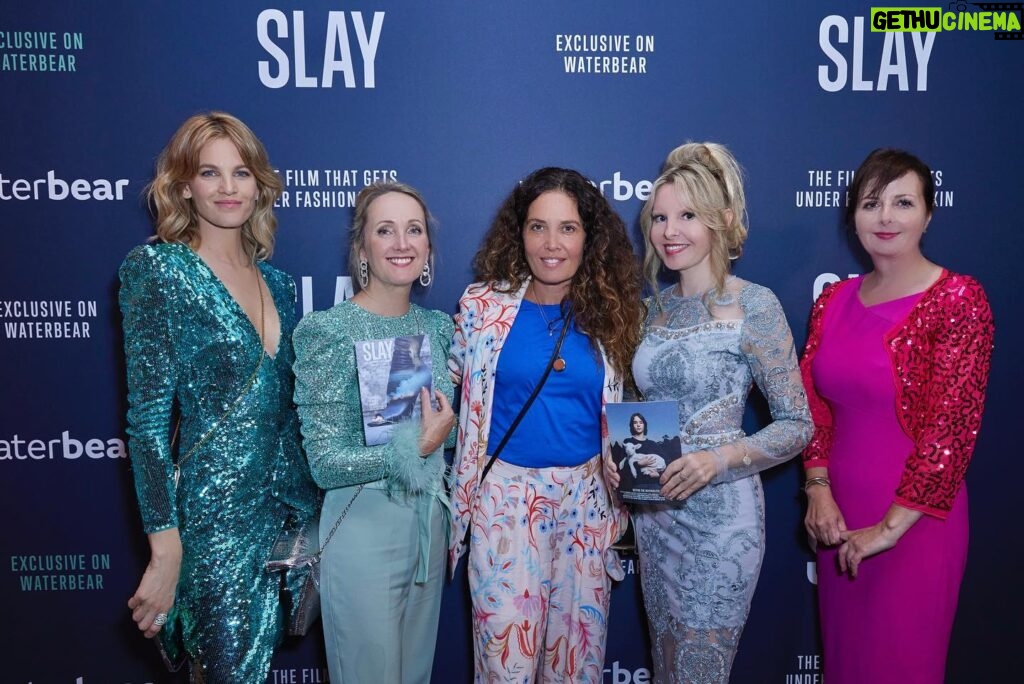 Liz Solari Instagram - Felices de presenciar la premiere de @slay.film ¡Gran trabajo equipo! Delighted to attend @slay.film Well done team! 🙏🏻🎬✨🥳