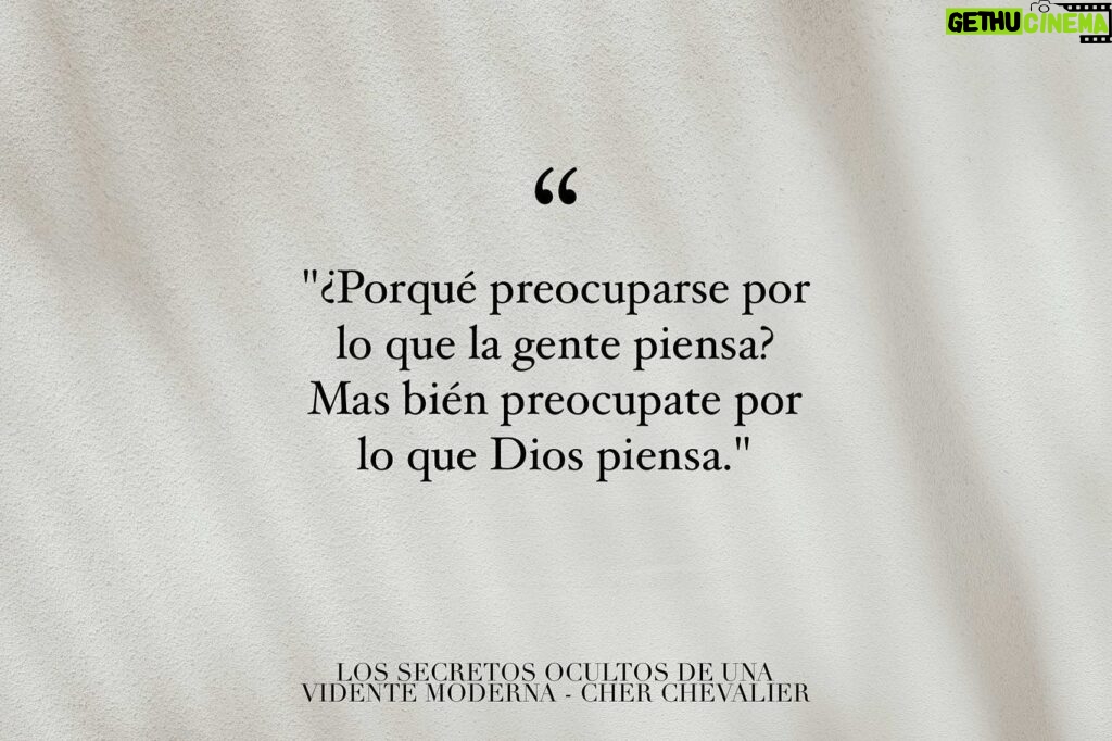 Liz Solari Instagram - "¿Porqué preocuparse por lo que la gente piensa? Mas bién preocupate por lo que Dios piensa.” "Why be concerned with what people think? Rather be concerned with what God thinks.” #LosSecretosOcultosDeUnaVidenteModerna #TheHiddenSecretsOfAModernSeer @cherchevalier_author esta disponible en @amazon - Link directo en mi Bio #librosrecomendados