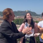 Liz Solari Instagram - Honrada de dar una charla junto a @gastonpauls22 en Roma para los Jóvenes de la Escuela Internacional Laudato Sí’ @scholasoccurrentes enfocada en el cuidado de la Tierra y de compartir este especial espacio con #Bono @u2 quien compartió su sabiduría y humor. Gracias @chrisasinelli @josemariadelcorral por el llamado a compartir nuestro camino de vida y de servicio con las nuevas generaciones. Gracias a Dios por abrir oportunidades para el encuentro, la inspiración, y el intercambio de ideas y la co-creación de un nuevo mundo y a mi amada maestra espiritual por iluminar mi camino @cherchevalier_author . Honoured to give a talk for the International School of Laudato Si @scholasoccurrentes with @gastonpauls22 and share this special time with #Bono @u2 who shared his journey of service, wisdom and humour. Thank God for blessing us with the opportunity for encounter, inspiration to co-create a new world and to my beloved spiritual Teacher @cherchevalier_author for illuminating my path. Ph @clickcollector 🌼 🙏🏻🌎❤️🐾🌱🥳 #Mision #Servicio #Activismo