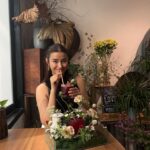 Liza Soberano Instagram - Vietnamese food, flowers & films 🇻🇳🤍