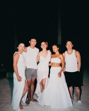 Liza Soberano Instagram - Catching rays with my faves ☀️