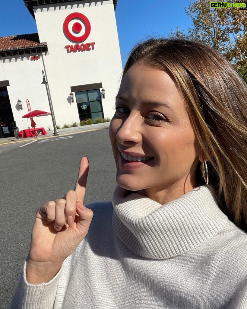 Lo Bosworth Instagram - Today, across America @lovewellness is available at your local @target store (and online)! 🎯 🎯