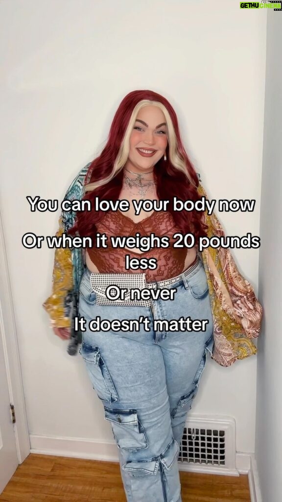 Loey Lane Instagram - Go ahead, bargain with yourself. Promise you’ll be happy with your body when it’s smaller or fitter or “better”. Or choose to see yourself for the beautiful person you are in the skin you’re in today. Either way, it doesn’t matter. The time will pass anyway… 😉💓 #reels #plussize #bodypositivity #bodypositive #outfit #ootd