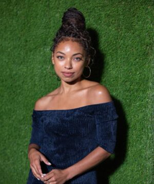 Logan Browning Instagram - Come and talk to me😏

My girl @jenjphoto always gets me together! Jodeci was on at this very moment & I’m classy, but also a riot. I don’t know how she got me to stand still. 🙈#atoasttoblackhollywood @missdiddy #betawards #thebrandgroup