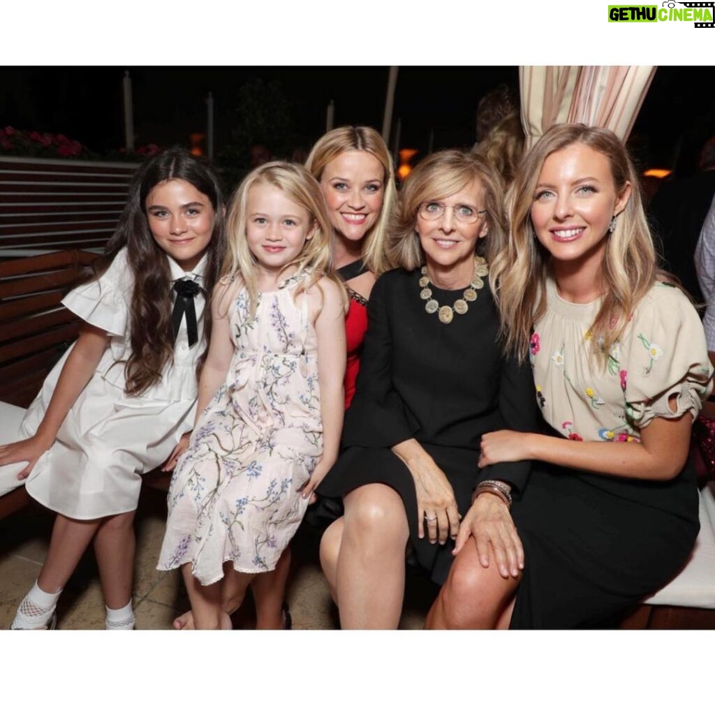 Lola Flanery Instagram - Girl Power 💖💥 All ages amazing female family of @homeagainmovie You will all forever be in my heart ❤️💗 @reesewitherspoon @nmeyers @halliemeyersshyer #edengraceredfield