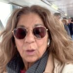 Lolita Instagram - No sé escucha bien porque como había más gente pues en fin , sólo daros las gracias por la audiencia del viernes @tucaramesuena y por los teatros llenos y esos aplausos llenos de cariño en Poncia , es decir gracias gracias , y que sólo me falta coger moto y barco pero todo se andará besos