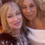 Lolita Instagram - Con mi queridísima @lolitafoficial “¡Por fin nos vemos, no sólo en Instagram!” Qué placer tan grande podernos achuchar en persona!!! Habitualmente nos enviamos besos por aquí, pero encontrarnos y poder compartir nuestra energía es maravilloso. Besos y abrazos grandes desde aquí. En cuanto haya ocasión, besos y abrazos de verdad!!! ❤️ #lolita #pilarjurado #friendsforever