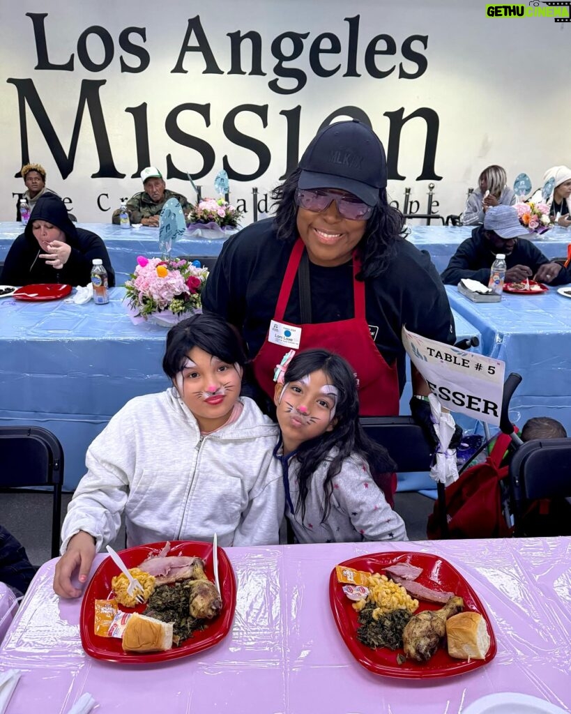 Loni Love Instagram - It was Good Friday helping Los Angeles Mission’s 88th Annual Easter Celebration serve free meals… good to see @nickcannon @ianziering and others…