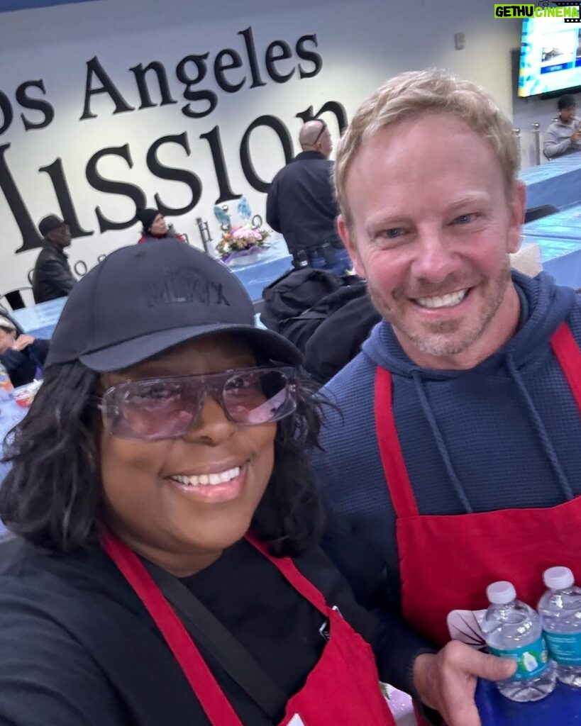 Loni Love Instagram - It was Good Friday helping Los Angeles Mission’s 88th Annual Easter Celebration serve free meals… good to see @nickcannon @ianziering and others…