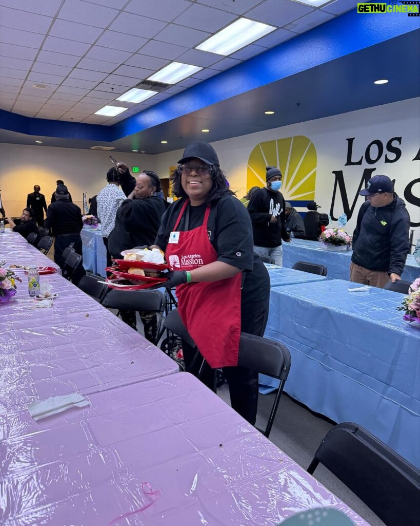 Loni Love Instagram - It was Good Friday helping Los Angeles Mission’s 88th Annual Easter Celebration serve free meals… good to see @nickcannon @ianziering and others…