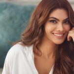Lopamudra Raut Instagram - 🤍 shot by @shotbynuno makeup by @monashairandbeauty hair by @sunny_hairr @kavitaparmar_makeup_hair #white #photoshoot #portrait