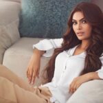 Lopamudra Raut Instagram - 🤍 shot by @shotbynuno makeup by @monashairandbeauty hair by @sunny_hairr @kavitaparmar_makeup_hair #white #photoshoot #portrait