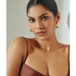 Lopamudra Raut Instagram - How’s my clean girl look ? 👱🏼‍♀️ shot by our very own superstar ⭐️@priyankknandwana Makeup Artist: @nitutamang143 Hair Stylist: @farah_kadkotra Assistant:@bunty_acharya @dhruwang9 Studio: @mayra.fashion.studio #photogtaphy #cleangirl
