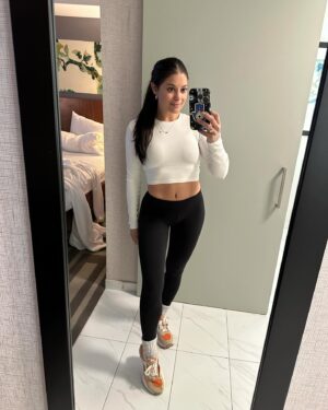Loren Brovarnik Instagram - IG vs Reality. 
Haters gonna hate.
And I couldn’t be luckier for my Brovarmy and supporters 🫶🏼🫶🏼
#momfluencer #nofilter #realdeal #mommymakeover