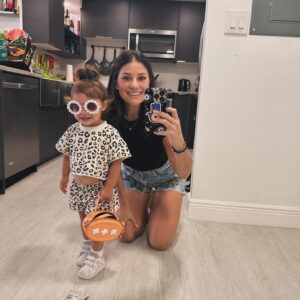 Loren Brovarnik Instagram - Icon. ✨ 
#teambrovarnik #thebrovbunch #mamasgirl #girlsday
