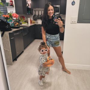 Loren Brovarnik Instagram - Icon. ✨ 
#teambrovarnik #thebrovbunch #mamasgirl #girlsday