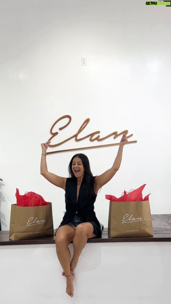 Loren Brovarnik Instagram - THANKFUL THURSDAY GIVEAWAY!💕🛍️ I’ve teamed up with my favorites @shopelan to offer you all a chance to win a $500 gift-card to shop online or in-store! All you have to do to enter is: 1) Follow me & @shopelan 2) Tag 3 friends in the comments *more tags= more entries* For a bonus 5 entries, post this to your story🙌 (not required to enter) One winner will be selected at random 4/15 and announced via @shopelan IG stories *This giveaway is not affiliated with Instagram*