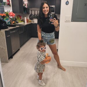 Loren Brovarnik Instagram - Icon. ✨ 
#teambrovarnik #thebrovbunch #mamasgirl #girlsday