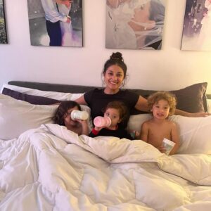 Loren Brovarnik Instagram - One day we’ll get it 📸 💙🩵🩷
#teambrovarnik #mama #3babiesin3years #ima #myworld