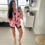 Loren Brovarnik Instagram - It’s no secret that I’m a big fan and shop at @temu! I always says it’s not what you spend but how you rock it! If you haven’t shopped at @temu yet… well get ready for @temu big deals! The price is affordable and the shipping takes less than 2 weeks! 🔗Click LINK or search code: dkq5927 FOR UP TO 90% OFF!! Temu app new users only! FreeShipping & FreeReturns Now I usually buy 2 sizes when I order just to be safe 😉 #temu #momfluencer