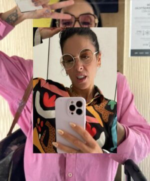 Lorena Castell Instagram - Unas de selfies al espejo ✌🏼👽

• Mirror Selfies •