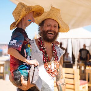 Lorenzo Cherubini Instagram - un anno fa 2 luglio 2022 partiva la seconda edizione di @jovabeachparty da #lignanosabbiadoro . #jovabeachparty è la cosa più bella del mondo, e la mia gratitudine per tutti  è ancora più grande di un anno fa. Ogni giornata a #jbp è unica e irripetibile, nel 2022 abbiamo avuto 130 ospiti musicali da 30 paesi del mondo, e quasi 600 mila cuori danzanti a vivere quest’avventura  pazzesca. Grazie ancora a tutti! Insieme abbiamo inventato una cosa che solo chi c’è stato può sapere. Vi mando un abbraccio! #jova #jovabeachparty2019 #jovabeachparty2022 #jovabeachparty2025