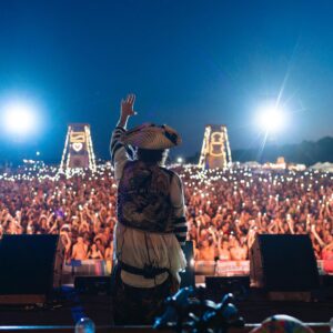 Lorenzo Cherubini Instagram - un anno fa 2 luglio 2022 partiva la seconda edizione di @jovabeachparty da #lignanosabbiadoro . #jovabeachparty è la cosa più bella del mondo, e la mia gratitudine per tutti  è ancora più grande di un anno fa. Ogni giornata a #jbp è unica e irripetibile, nel 2022 abbiamo avuto 130 ospiti musicali da 30 paesi del mondo, e quasi 600 mila cuori danzanti a vivere quest’avventura  pazzesca. Grazie ancora a tutti! Insieme abbiamo inventato una cosa che solo chi c’è stato può sapere. Vi mando un abbraccio! #jova #jovabeachparty2019 #jovabeachparty2022 #jovabeachparty2025