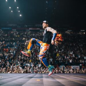 Lorenzo Cherubini Instagram - #palajova2024 febbraiomarzoaprilemaggio2024 ci farete un salto? #jova #lorenzo2024 #goduria #puragoduria #massimagoduria #goduriaassoluta #live #jovalive2024 #superband #novità #lorenzolivenonsibatte #danonperdereassolutamente #civediamoingiro