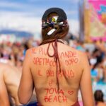 Lorenzo Cherubini Instagram - l’estate per noi di #jovabeach è @jovabeachparty …vi mando un caldo abbraccio pieno di sole! #solstiziodestate #torneremo ❤️🌺🌞🍉🍍🚵‍♂️🌎 #siamoquellidijovabeachparty