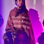 Loreto Aravena Instagram - Anoche fue el lanzamiento de #cercadelvacio un audiodrama de terror que ya puedes escuchar por @spotify Yo interpreto el cuento: #unpaseoporellago y siendo madre la verdad es que me fue muy difícil entrar en las oscuridades de esta madre… escúchenlo ojalá con audífonos y los ojos cerrados!!! Buen viaje!!! Otras interpretaciones son de: @carmendisagutierrez @raultejon e @ignaciorengel Todo escrito, dirigido y producido por @leonardo_gonzalezart (Me encanta la primera foto por que es como una acuarela 🥰)