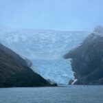 Loreto Aravena Instagram - Un recorrido por fiordos y glaciares 🥰 (esperen ver el siguiente reel!) @hildadelourdessot amo verte feliz!