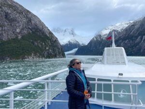 Loreto Aravena Instagram - Un recorrido por fiordos y glaciares 🥰 (esperen ver el siguiente reel!) @hildadelourdessot amo verte feliz!
