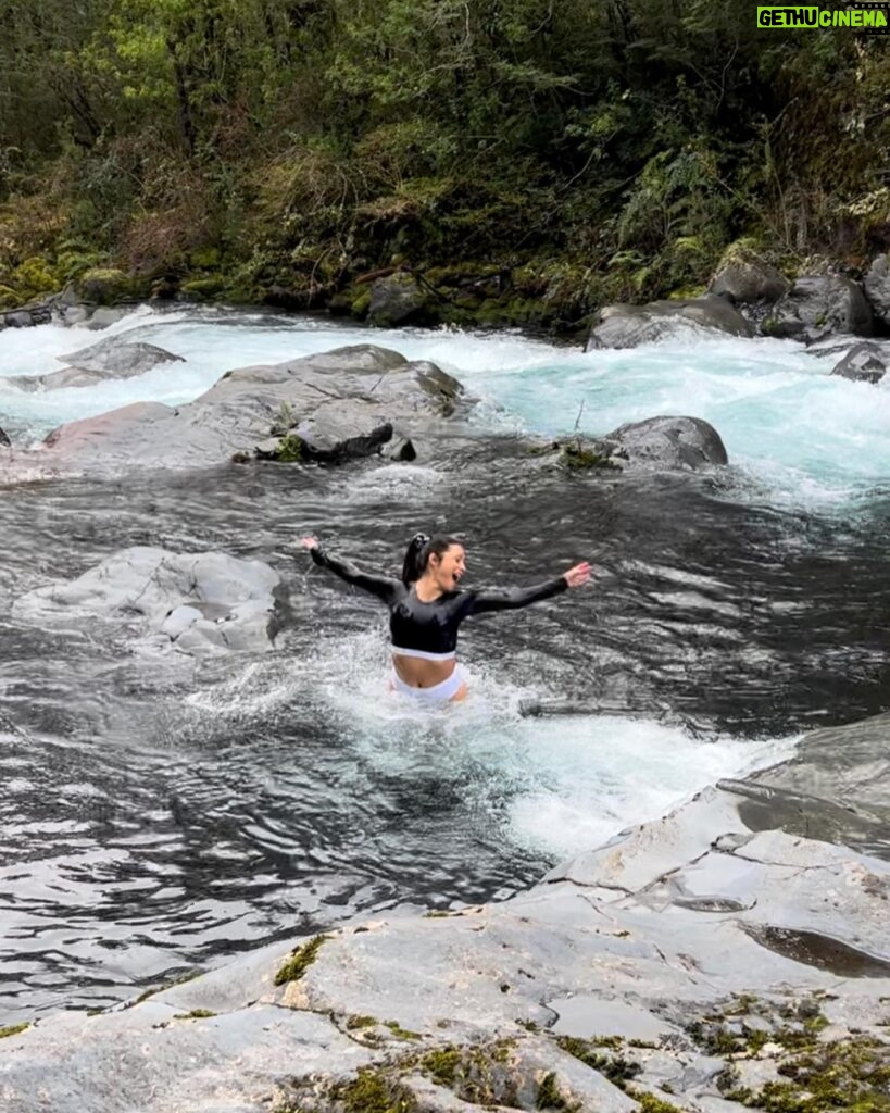 Loreto Aravena Instagram - Sur… agua… amigos… amor Que más se puede pedir? #domingueando #caradeinstagram 🤭 @theloba_official