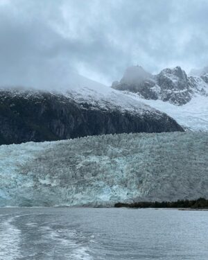 Loreto Aravena Instagram - Un recorrido por fiordos y glaciares 🥰 (esperen ver el siguiente reel!) @hildadelourdessot amo verte feliz!