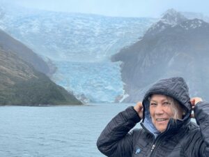 Loreto Aravena Instagram - Un recorrido por fiordos y glaciares 🥰 (esperen ver el siguiente reel!) @hildadelourdessot amo verte feliz!