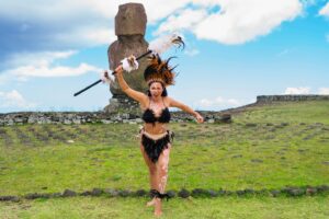 Loreto Aravena Instagram - Madre e hija en libertad!
Sesión de fotos por @arohanui_rapanui y @haumakanuipakarati 
Amo verte feliz @hildadelourdessot 

#rapanui🗿 
#isladepascua
#easterisland