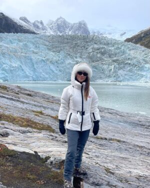 Loreto Aravena Instagram - Un recorrido por fiordos y glaciares 🥰 (esperen ver el siguiente reel!) @hildadelourdessot amo verte feliz!