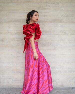 Loreto Aravena Instagram - Aprovechando el feriado para jugar un ratito con las texturas increíbles de @angeeyzaguirre 
Fotos by @alejandrocif 
Quieres un conjunto como este (falda más top)???
Te leo!