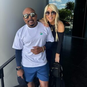 Lori Greiner Instagram - Stopped by to see my buddy @thesharkdaymond ! Always so much fun with him - nonstop laughing all the time. Swipe to see one of my fav pics with his sweet daughter @minkajaggerjohn 💕