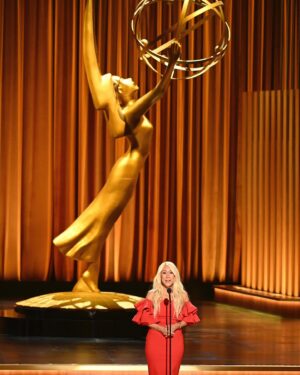 Lori Greiner Instagram - Such a fun night at The Creative Arts Emmys! Always such an honor to present an Emmy. Loved meeting new friends and of course congrats to all the nominees & winners!! 🏆♥️
BIG Thanks to everyone that helped me! 
@kristenebmakeup @castillo_13 @miss_kellyjohnson